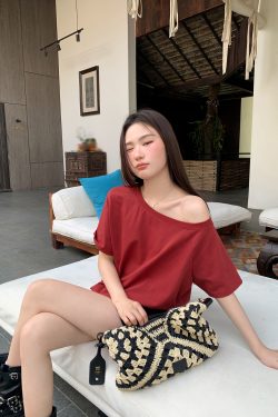 Korean Style Off-Shoulder Loose T-Shirt for Women - Summer 2025 Slimming Top with High-End Feel, Casual Fashion Essential