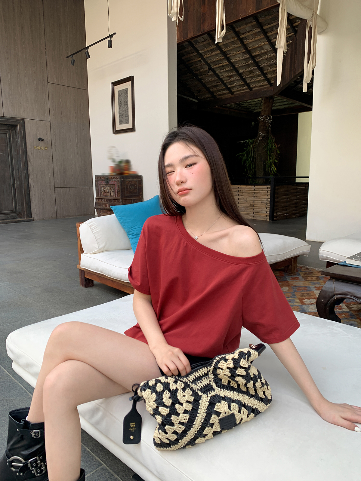 Korean Style Off-Shoulder Loose T-Shirt for Women - Summer 2025 Slimming Top with High-End Feel, Casual Fashion Essential Korean Style Off-Shoulder Loose T-Shirt for Women - Summer 2025 Slimming Top with High-End Feel, Casual Fashion Essential