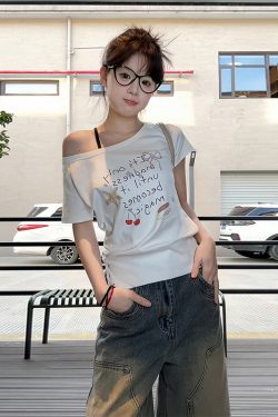 Korean Style Off-Shoulder Short Sleeve Summer Graffiti Print Split Hem Slim Fit Sexy T-Shirt - Trendy Women's Top