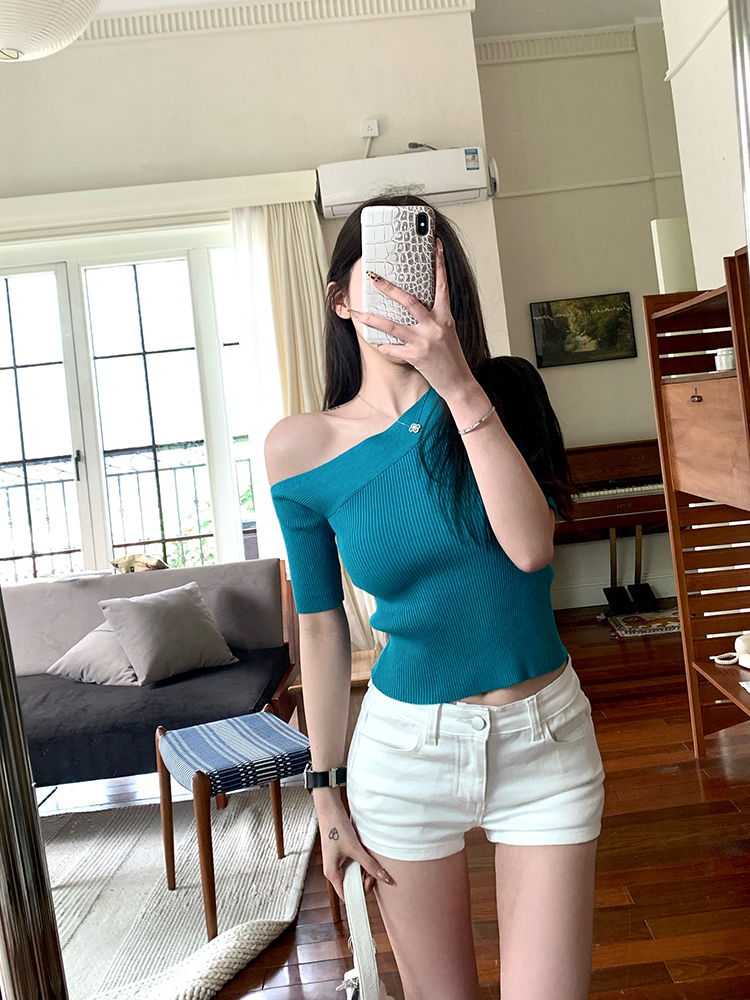 Korean-Style Off-Shoulder Slim-Fit Knitted Short-Sleeve Top for Women - Lightweight Summer Essential in White Korean-Style Off-Shoulder Slim-Fit Knitted Short-Sleeve Top for Women - Lightweight Summer Essential in White