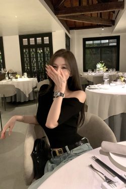 Korean-Style Off-Shoulder Slim-Fit Knitted Short-Sleeve Top for Women - Lightweight Summer Essential in White