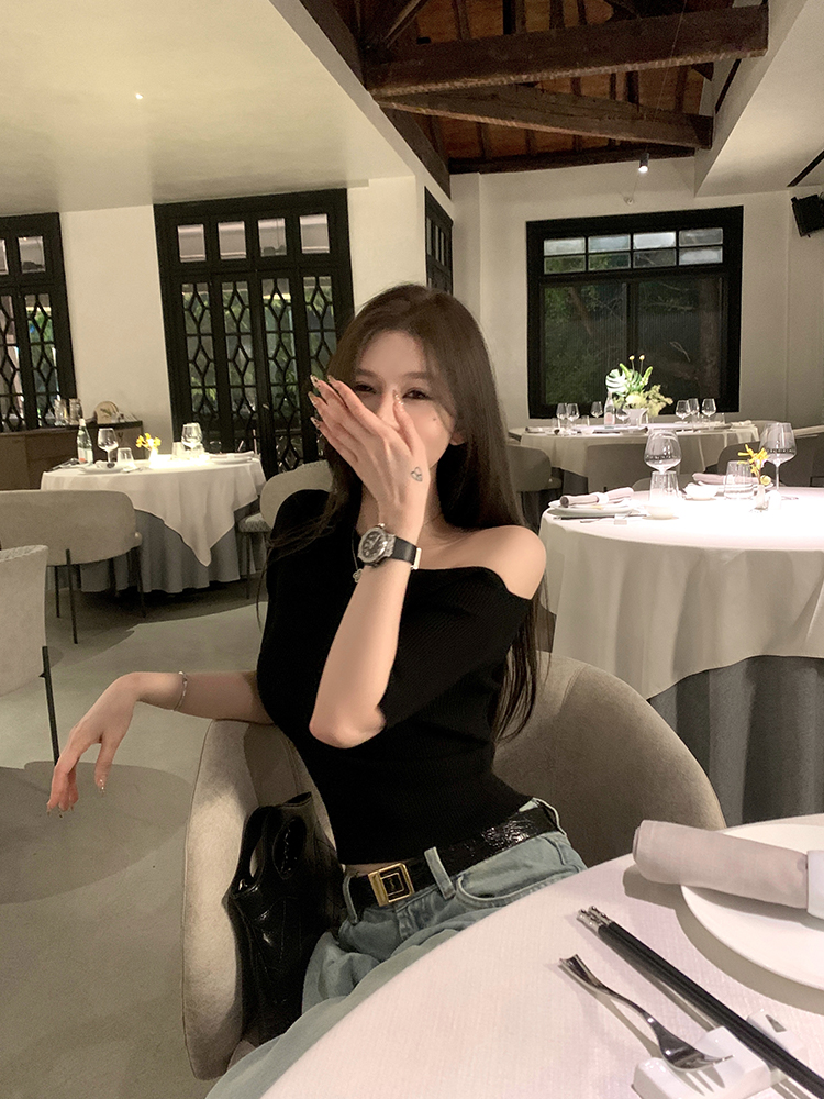 Korean-Style Off-Shoulder Slim-Fit Knitted Short-Sleeve Top for Women - Lightweight Summer Essential in White Korean-Style Off-Shoulder Slim-Fit Knitted Short-Sleeve Top for Women - Lightweight Summer Essential in White