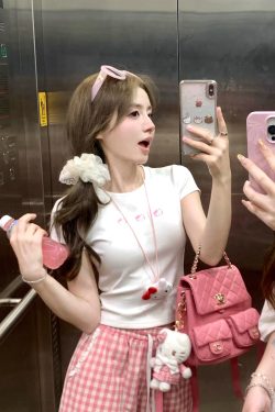Korean Style Pink Kitty Cartoon Print Fitted Slim High-Stretch Short Sleeve T-Shirt in Pure Cotton for Trendy Casual Wear