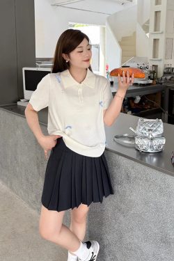 Korean-Style Plus Size Short Sleeve Polo Shirt for Women - Flattering Knitted Summer Blouse for Curvy Figures