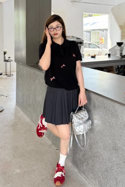 Korean-Style Plus Size Short Sleeve Polo Shirt for Women - Flattering Knitted Summer Blouse for Curvy Figures