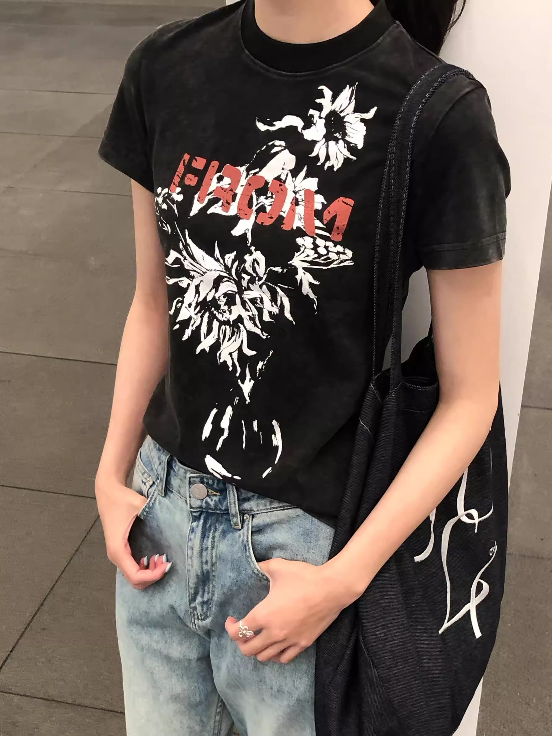 Korean Style Retro Floral Print Black Washed Slim Fit Cotton Short Sleeve T-Shirt for Women Korean Style Retro Floral Print Black Washed Slim Fit Cotton Short Sleeve T-Shirt for Women