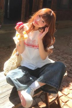 Korean-Style Retro Heavyweight T-Shirt for Women, Summer Sunflower Print, White Round Neck Short Sleeve, Loose Fit Top