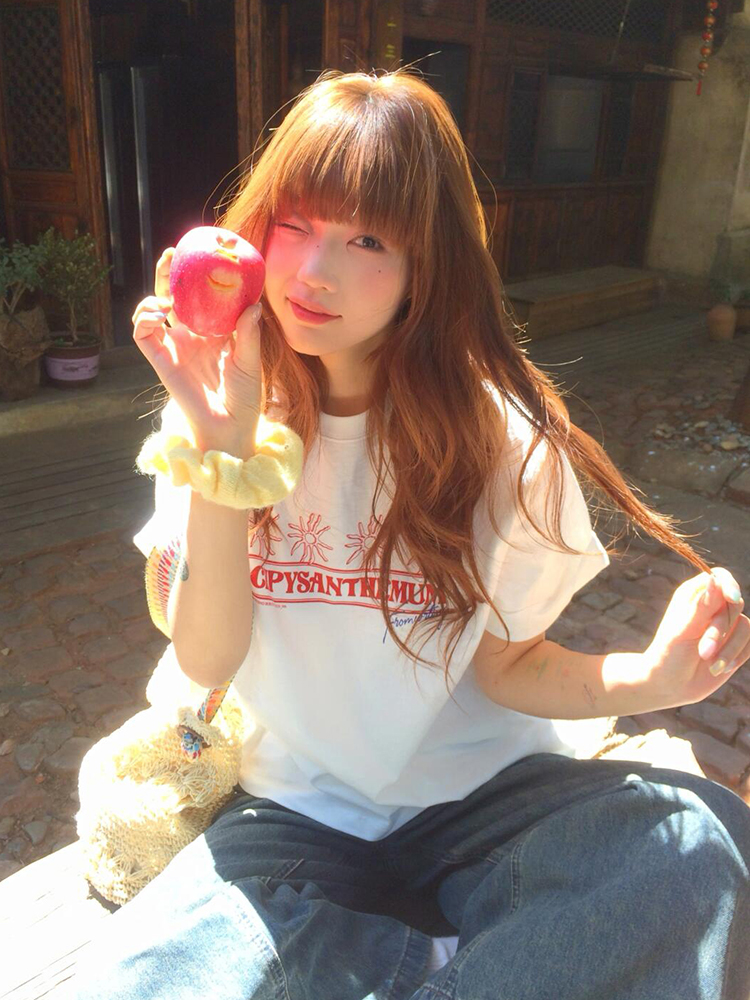 Korean-Style Retro Heavyweight T-Shirt for Women, Summer Sunflower Print, White Round Neck Short Sleeve, Loose Fit Top Korean-Style Retro Heavyweight T-Shirt for Women, Summer Sunflower Print, White Round Neck Short Sleeve, Loose Fit Top