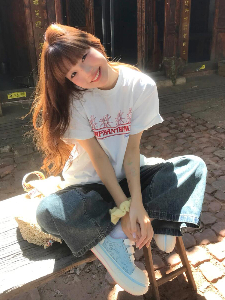 Korean-Style Retro Heavyweight T-Shirt for Women, Summer Sunflower Print, White Round Neck Short Sleeve, Loose Fit Top Korean-Style Retro Heavyweight T-Shirt for Women, Summer Sunflower Print, White Round Neck Short Sleeve, Loose Fit Top