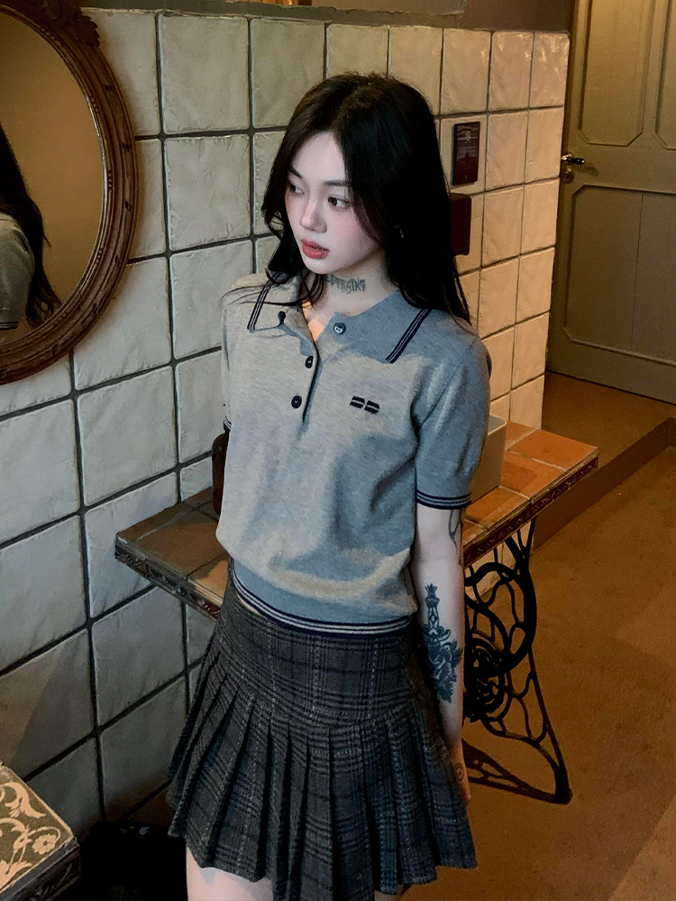 Korean-Style Retro Knitted Short Sleeve Polo Collar T-Shirt - Slim Fit College Style Summer Top for Women Korean-Style Retro Knitted Short Sleeve Polo Collar T-Shirt - Slim Fit College Style Summer Top for Women