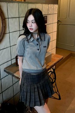 Korean-Style Retro Knitted Short Sleeve Polo Collar T-Shirt - Slim Fit College Style Summer Top for Women