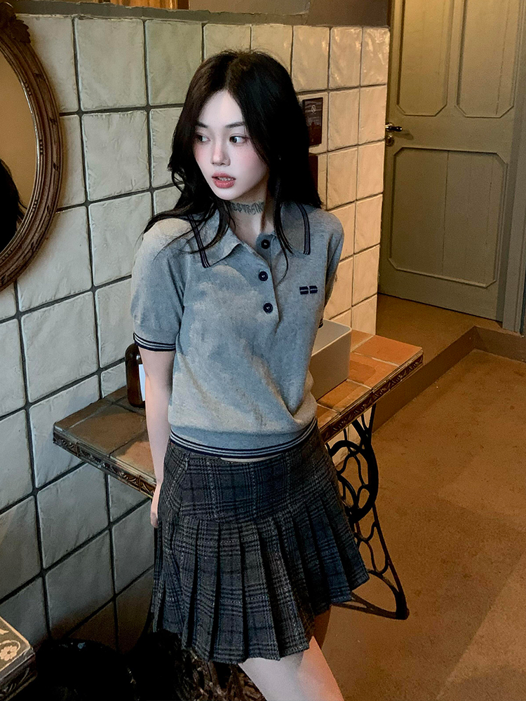 Korean-Style Retro Knitted Short Sleeve Polo Collar T-Shirt - Slim Fit College Style Summer Top for Women Korean-Style Retro Knitted Short Sleeve Polo Collar T-Shirt - Slim Fit College Style Summer Top for Women