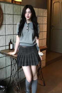 Korean-Style Retro Knitted Short Sleeve Polo Collar T-Shirt - Slim Fit College Style Summer Top for Women