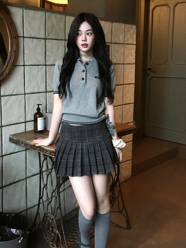 Korean-Style Retro Knitted Short Sleeve Polo Collar T-Shirt - Slim Fit College Style Summer Top for Women Korean-Style Retro Knitted Short Sleeve Polo Collar T-Shirt - Slim Fit College Style Summer Top for Women