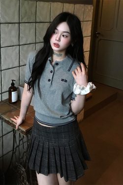 Korean-Style Retro Knitted Short Sleeve Polo Collar T-Shirt - Slim Fit College Style Summer Top for Women