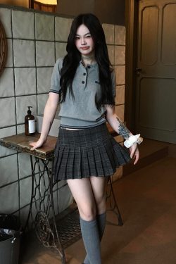 Korean-Style Retro Knitted Short Sleeve Polo Collar T-Shirt - Slim Fit College Style Summer Top for Women