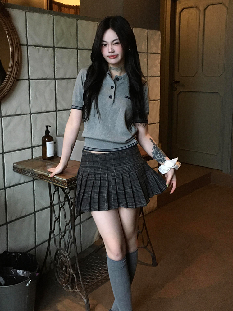 Korean-Style Retro Knitted Short Sleeve Polo Collar T-Shirt - Slim Fit College Style Summer Top for Women Korean-Style Retro Knitted Short Sleeve Polo Collar T-Shirt - Slim Fit College Style Summer Top for Women