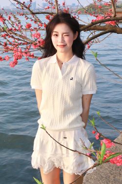 Korean-Style Retro Twisted Knit Short Sleeve Women's Summer Polo Shirt - Slim Fit White Top for Casual Chic Look