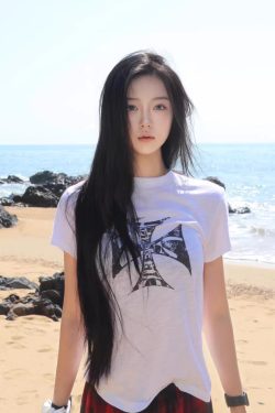 Korean Style Short Sleeve Slim-Fit Top with Crusader Print - Bamboo Cotton, Slightly Sheer, Trendy Y2K Aesthetic for Stylish Girls