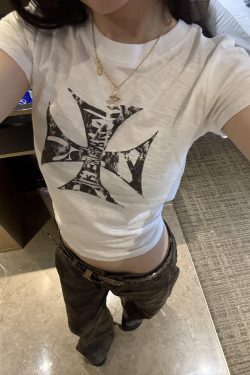 Korean Style Short Sleeve Slim-Fit Top with Crusader Print - Bamboo Cotton, Slightly Sheer, Trendy Y2K Aesthetic for Stylish Girls