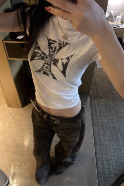 Korean Style Short Sleeve Slim-Fit Top with Crusader Print - Bamboo Cotton, Slightly Sheer, Trendy Y2K Aesthetic for Stylish Girls