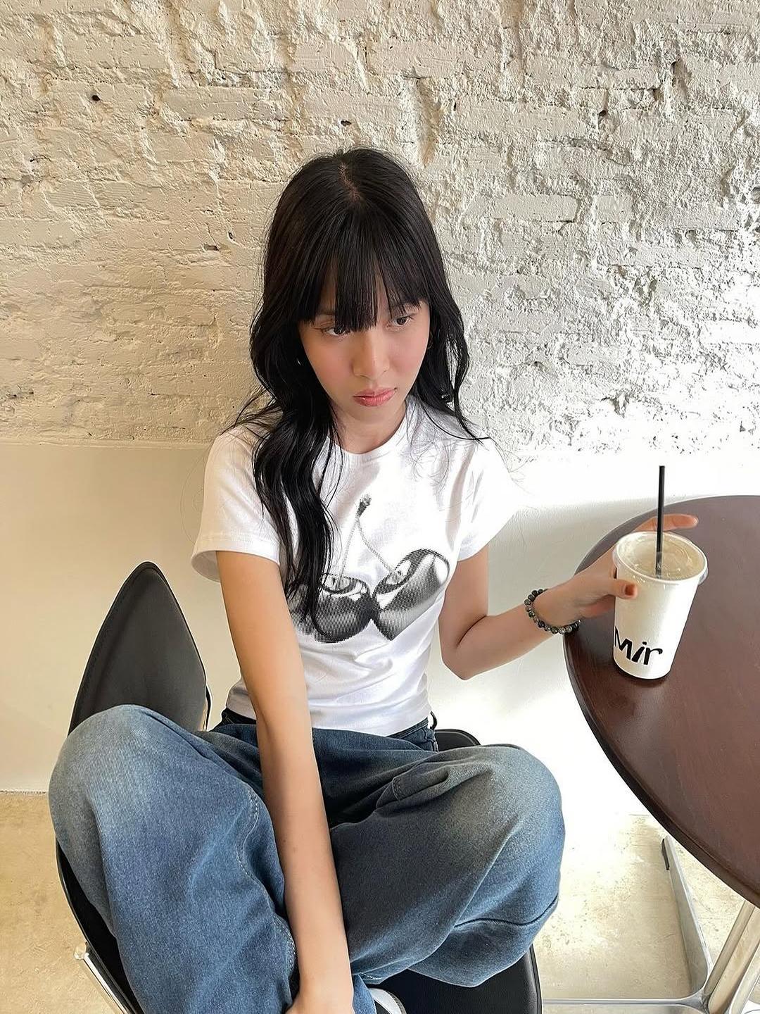 Korean Style Slim Fit Short Sleeve T-Shirt with Metal Cherry Print and High Stretch Cotton for Women Korean Style Slim Fit Short Sleeve T-Shirt with Metal Cherry Print and High Stretch Cotton for Women