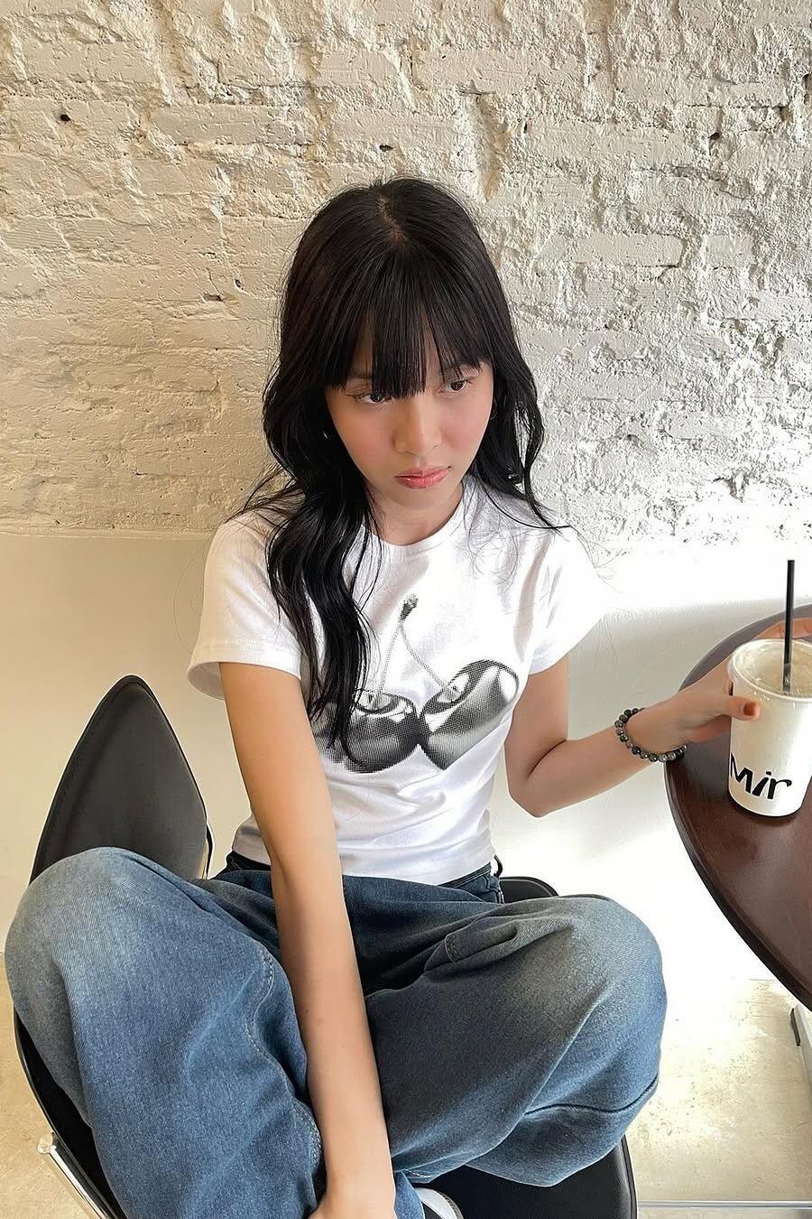 Korean Style Slim Fit Short Sleeve T-Shirt with Metal Cherry Print and High Stretch Cotton for Women