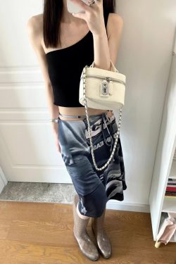 Korean-Style Small Crossbody Bag with Chain Handle, Box Design, Lock Closure, Versatile Shoulder Bag, Chic Square Purse