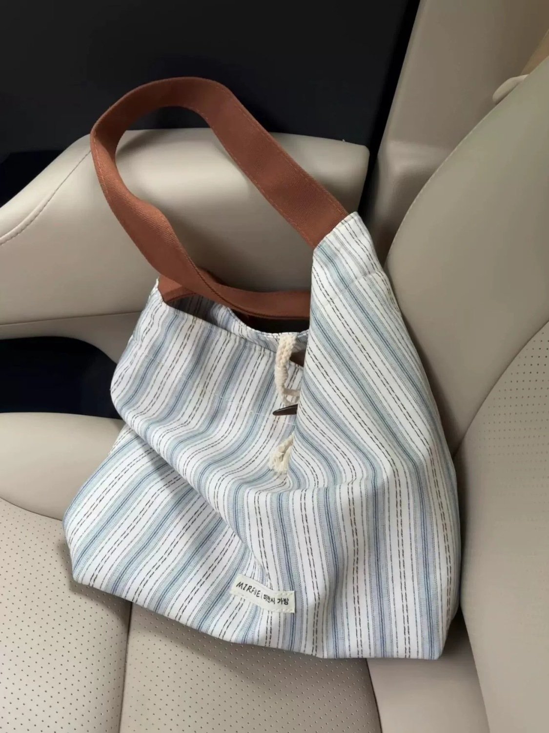 Korean-Style Striped Tote Bag for Women - Minimalist Large Capacity Color-Blocking Casual Canvas Commuter Bucket Bag Korean-Style Striped Tote Bag for Women - Minimalist Large Capacity Color-Blocking Casual Canvas Commuter Bucket Bag