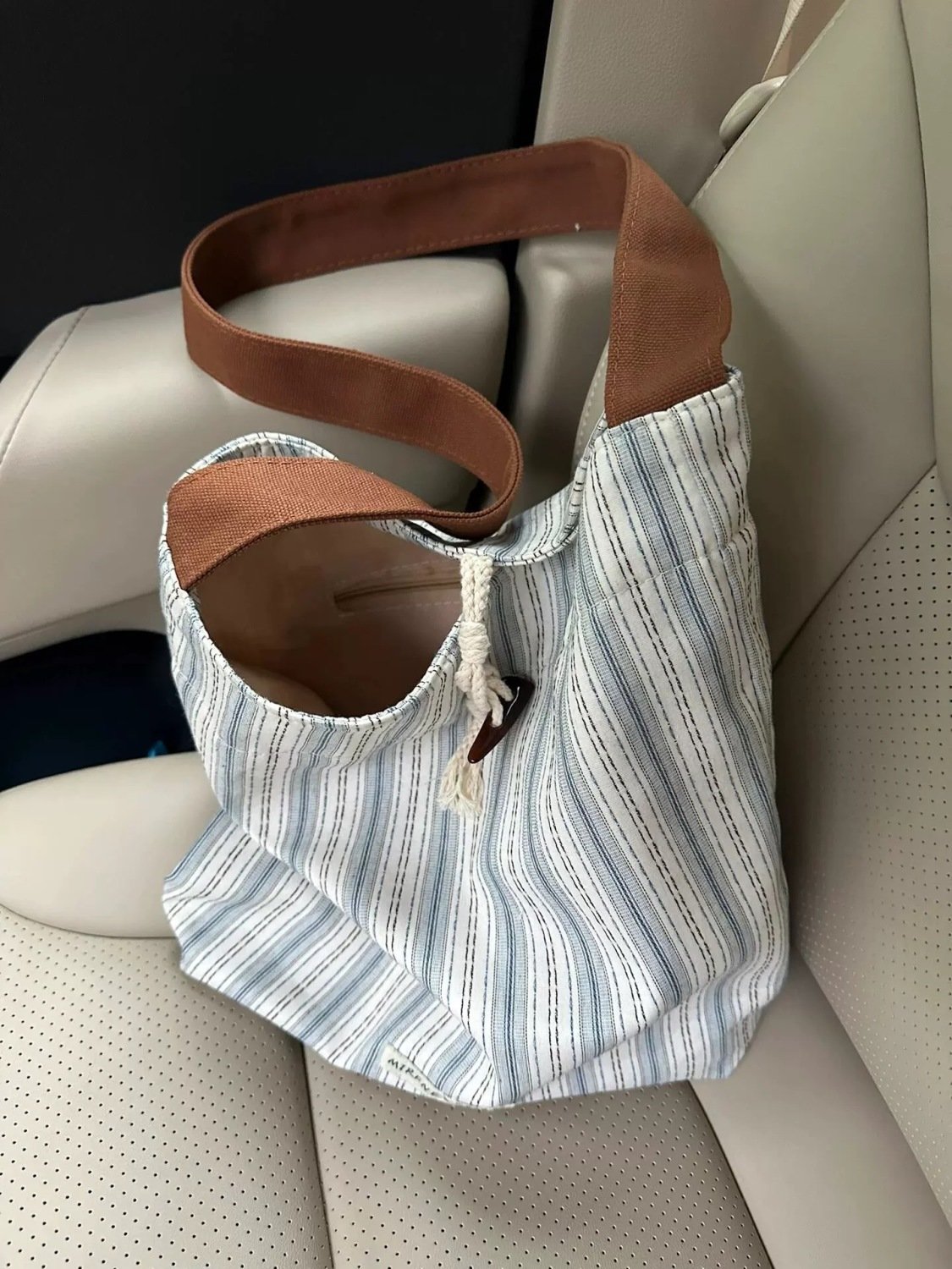 Korean-Style Striped Tote Bag for Women - Minimalist Large Capacity Color-Blocking Casual Canvas Commuter Bucket Bag Korean-Style Striped Tote Bag for Women - Minimalist Large Capacity Color-Blocking Casual Canvas Commuter Bucket Bag