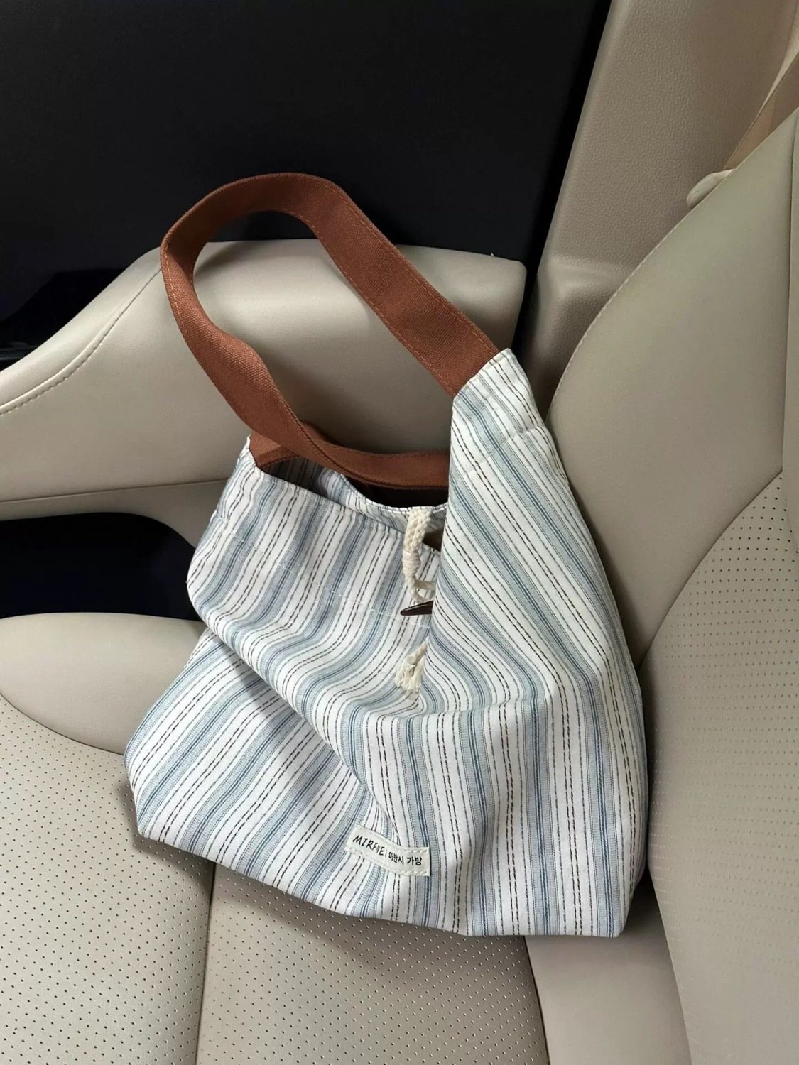 Korean-Style Striped Tote Bag for Women - Minimalist Large Capacity Color-Blocking Casual Canvas Commuter Bucket Bag Korean-Style Striped Tote Bag for Women - Minimalist Large Capacity Color-Blocking Casual Canvas Commuter Bucket Bag