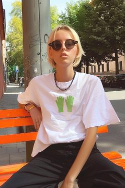 Korean Style Vintage Blue Graphic T-Shirt with Glove Print - Casual, Cotton, Trendy, Retro, Youthful Aesthetic