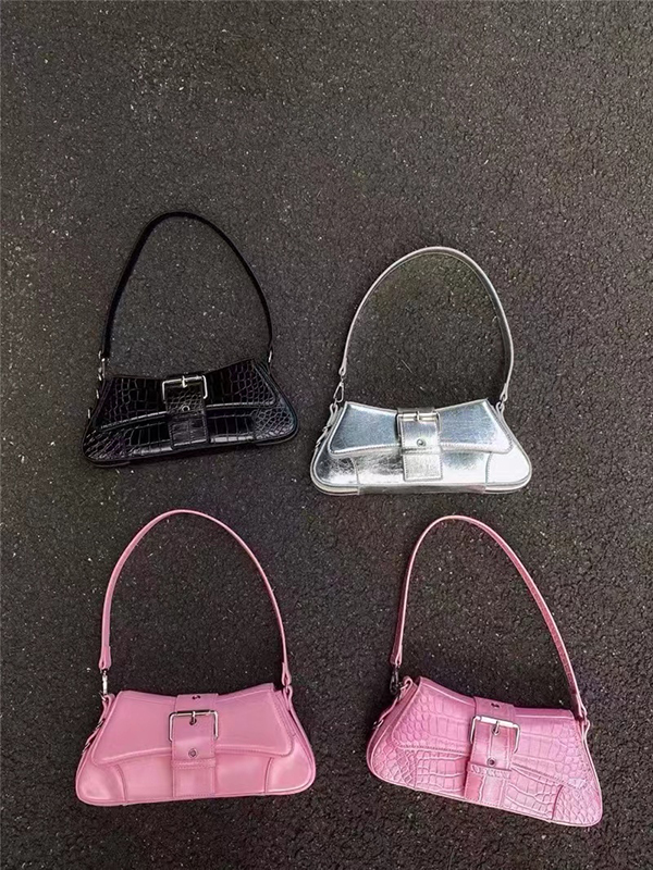 Korean Style Vintage Metal Chain Shoulder Handbag - Sweet Cool Spicy Girl Baguette Bag for Modern Fashion Korean Style Vintage Metal Chain Shoulder Handbag - Sweet Cool Spicy Girl Baguette Bag for Modern Fashion