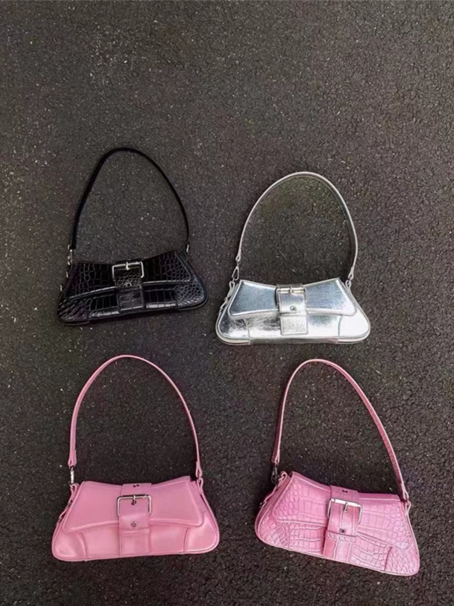 Korean Style Vintage Metal Chain Shoulder Handbag - Sweet Cool Spicy Girl Baguette Bag for Modern Fashion Korean Style Vintage Metal Chain Shoulder Handbag - Sweet Cool Spicy Girl Baguette Bag for Modern Fashion