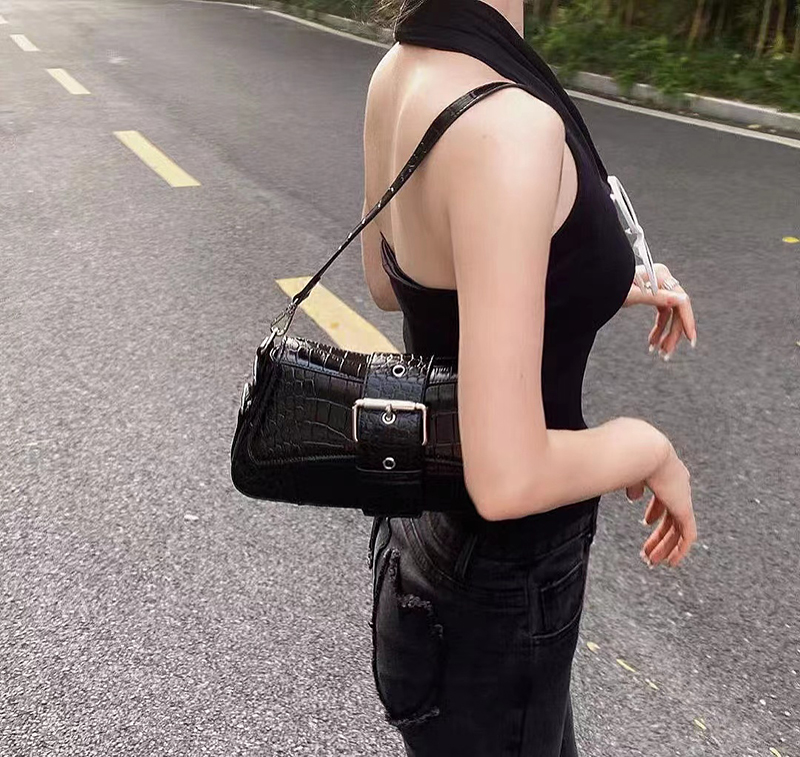 Korean Style Vintage Metal Chain Shoulder Handbag - Sweet Cool Spicy Girl Baguette Bag for Modern Fashion Korean Style Vintage Metal Chain Shoulder Handbag - Sweet Cool Spicy Girl Baguette Bag for Modern Fashion
