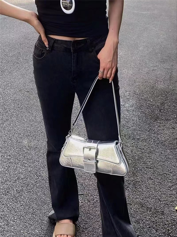 Korean Style Vintage Metal Chain Shoulder Handbag - Sweet Cool Spicy Girl Baguette Bag for Modern Fashion Korean Style Vintage Metal Chain Shoulder Handbag - Sweet Cool Spicy Girl Baguette Bag for Modern Fashion