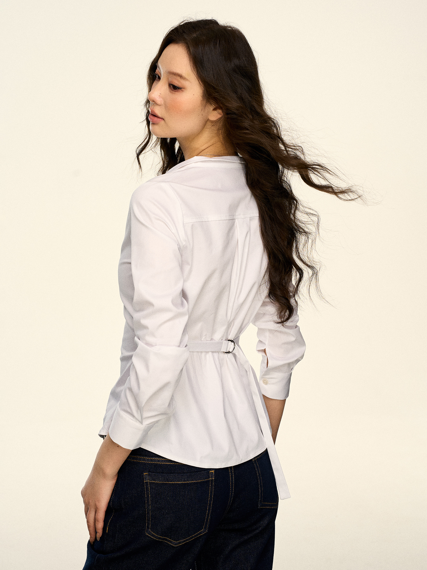 Korean-Style White V-Neck Long Sleeve Shirt for Women - Sexy Waist-Cinching Slim Fit Spring Autumn Top Korean-Style White V-Neck Long Sleeve Shirt for Women - Sexy Waist-Cinching Slim Fit Spring Autumn Top