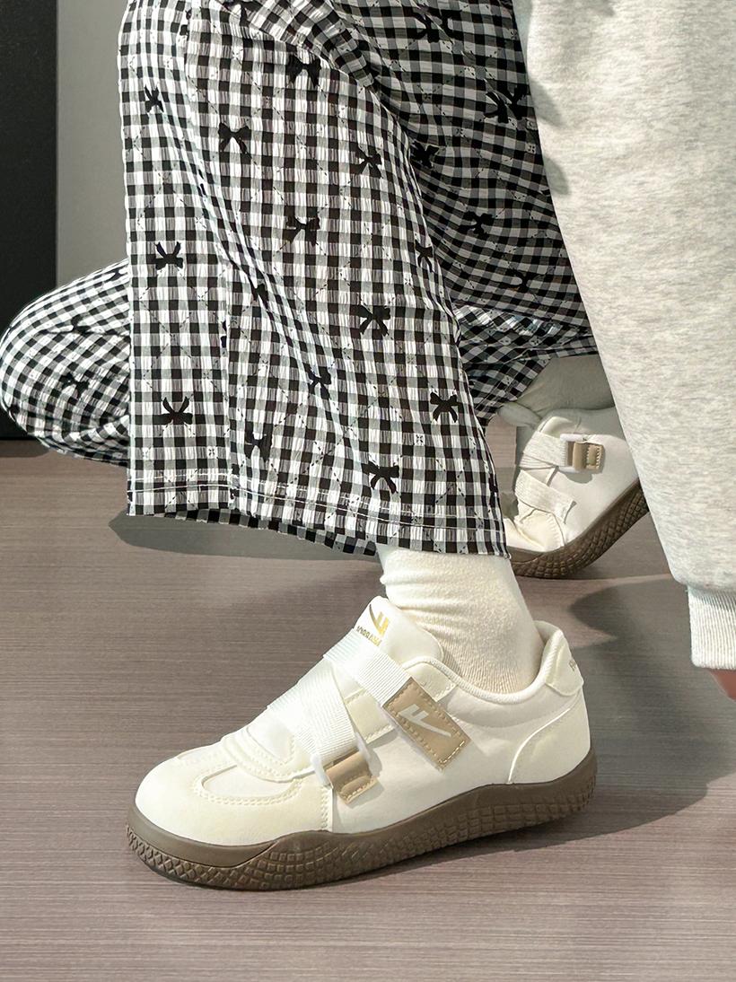 Korean Style Women's Versatile Breathable White Velcro Sneakers - Niche Design for Spring and Summer Korean Style Women's Versatile Breathable White Velcro Sneakers - Niche Design for Spring and Summer