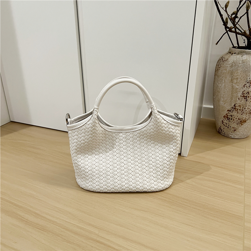 Korean Style Woven Soft Leather Vegetable Basket Handbag - Fashionable Crossbody Tote Bag for Trendy Looks Korean Style Woven Soft Leather Vegetable Basket Handbag - Fashionable Crossbody Tote Bag for Trendy Looks
