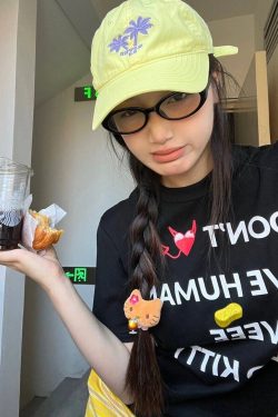 Korean Style Youthful Cartoon Print Slim-Fit Short Sleeve T-Shirt for Women - Trendy Graphic Top