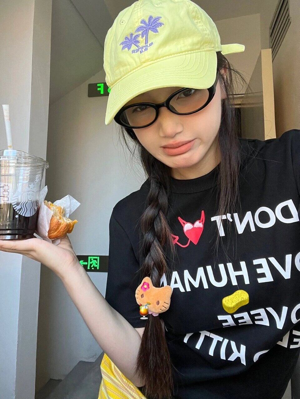 Korean Style Youthful Cartoon Print Slim-Fit Short Sleeve T-Shirt for Women - Trendy Graphic Top Korean Style Youthful Cartoon Print Slim-Fit Short Sleeve T-Shirt for Women - Trendy Graphic Top