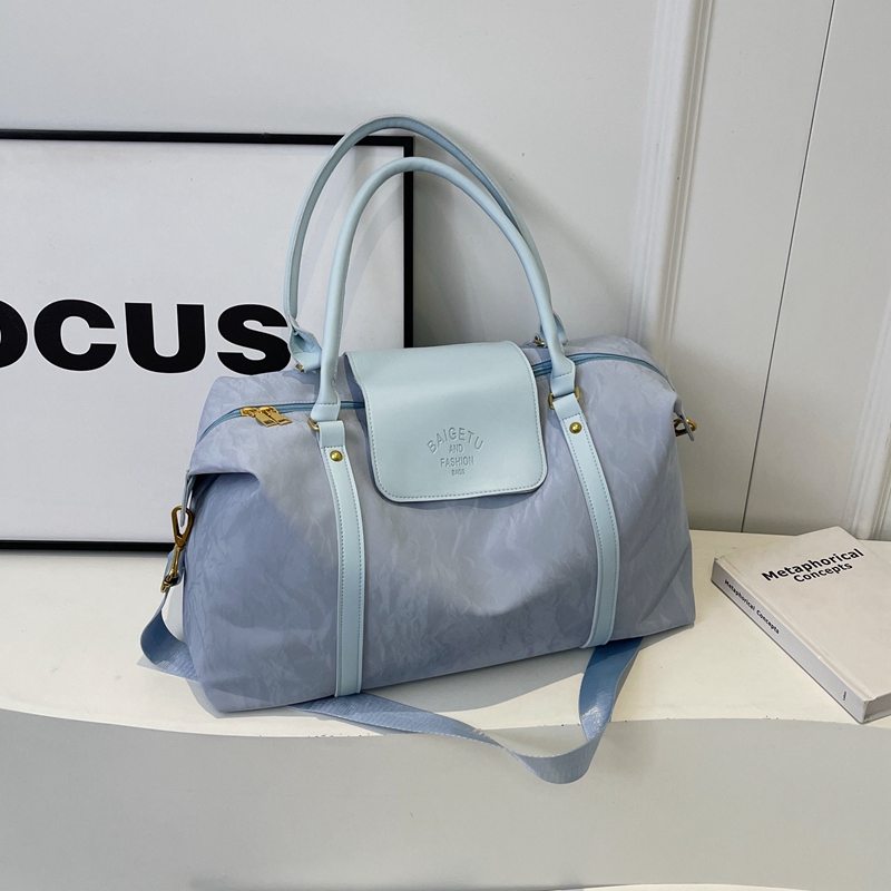 Large Capacity Lightweight Tote Bag for Women - 2025 Spring Travel Luggage Bag, Perfect for Everyday and Weekend Getaways Large Capacity Lightweight Tote Bag for Women - 2025 Spring Travel Luggage Bag, Perfect for Everyday and Weekend Getaways