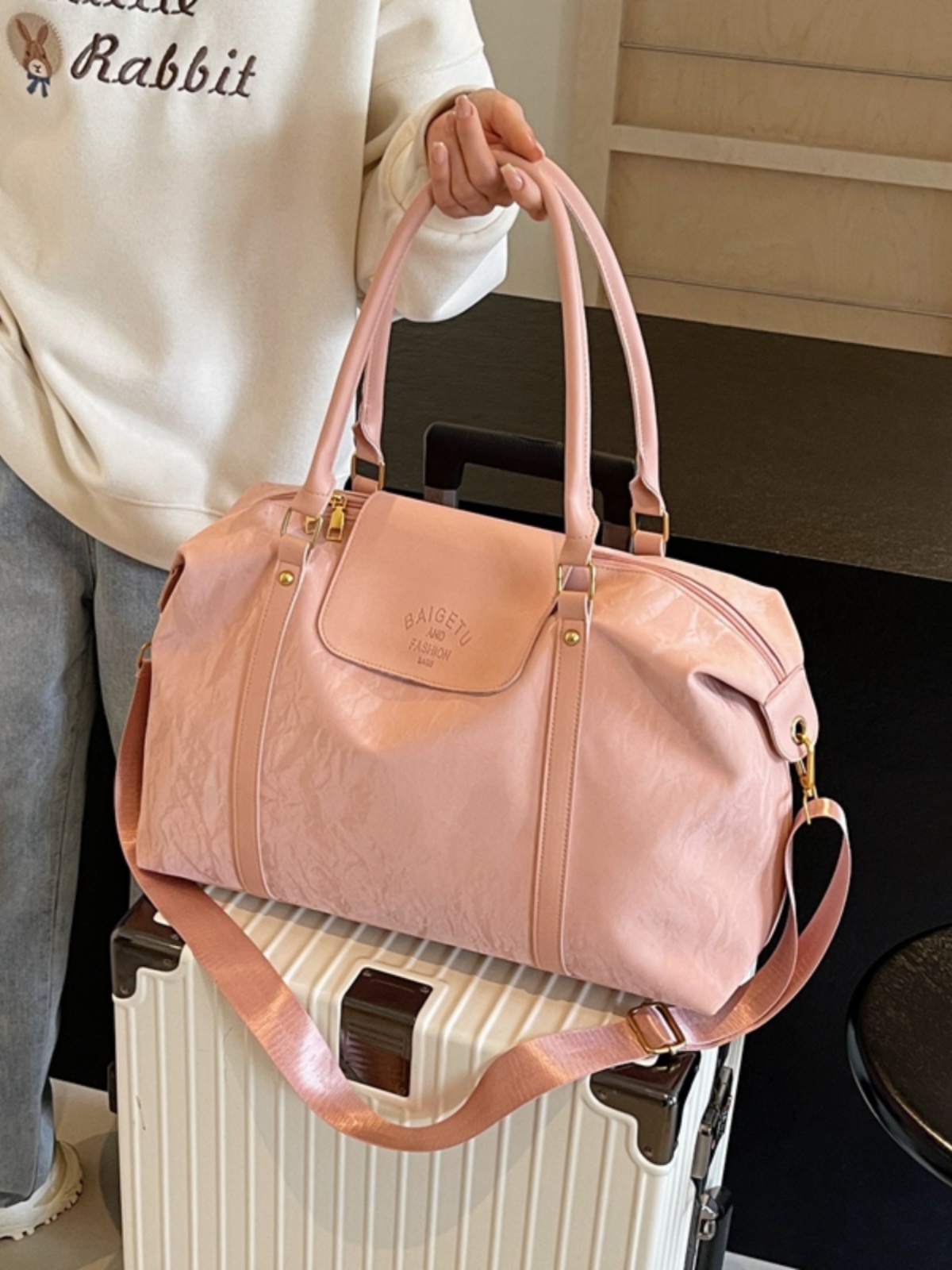 Large Capacity Lightweight Tote Bag for Women - 2025 Spring Travel Luggage Bag, Perfect for Everyday and Weekend Getaways Large Capacity Lightweight Tote Bag for Women - 2025 Spring Travel Luggage Bag, Perfect for Everyday and Weekend Getaways