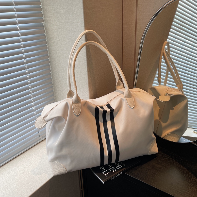 Large-Capacity Lightweight Travel Bag - Versatile Commuter Luggage, Gym, Maternity, and Weekend Trip Shoulder Bag Large-Capacity Lightweight Travel Bag - Versatile Commuter Luggage, Gym, Maternity, and Weekend Trip Shoulder Bag