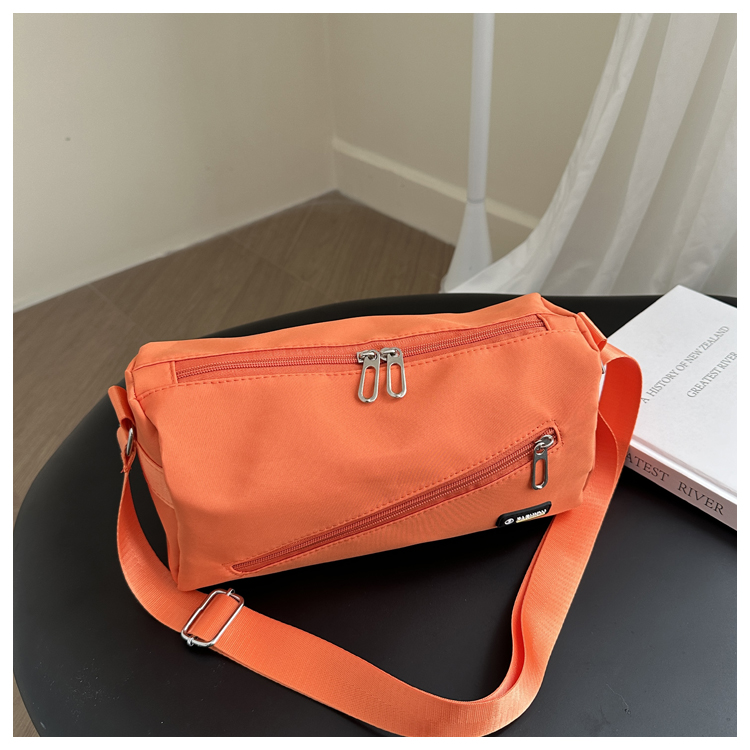 Large Capacity Nylon Women's Crossbody Bag with Wide Shoulder Strap - Trendy High-End Toast Pillow Style 2025 Large Capacity Nylon Women's Crossbody Bag with Wide Shoulder Strap - Trendy High-End Toast Pillow Style 2025