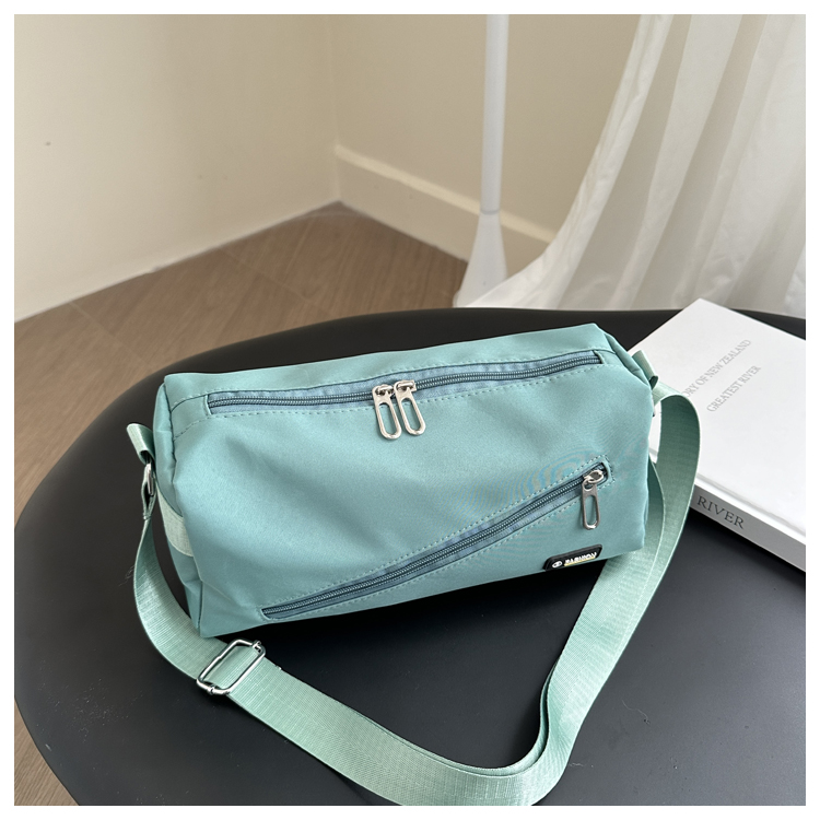 Large Capacity Nylon Women's Crossbody Bag with Wide Shoulder Strap - Trendy High-End Toast Pillow Style 2025 Large Capacity Nylon Women's Crossbody Bag with Wide Shoulder Strap - Trendy High-End Toast Pillow Style 2025