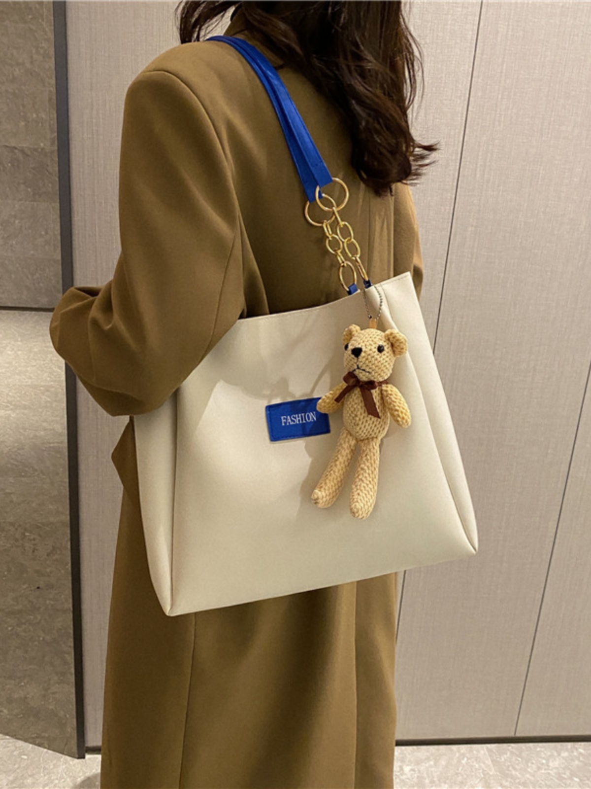 Large Capacity Summer Handbag for Women – Versatile High-End Shoulder Tote Bag for Commuting and Everyday Style 2025 Large Capacity Summer Handbag for Women – Versatile High-End Shoulder Tote Bag for Commuting and Everyday Style 2025