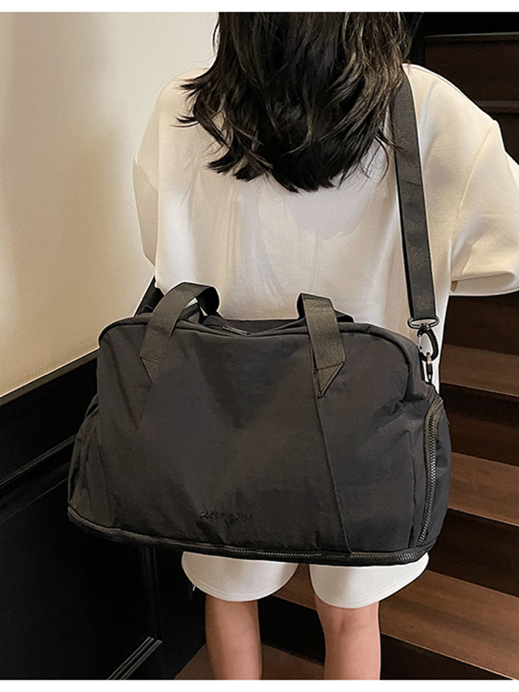 Large Capacity Travel Bag for Women - Stylish Lightweight Handbag, Maternity Tote, Sports Fitness & Versatile Luggage Bag Large Capacity Travel Bag for Women - Stylish Lightweight Handbag, Maternity Tote, Sports Fitness & Versatile Luggage Bag