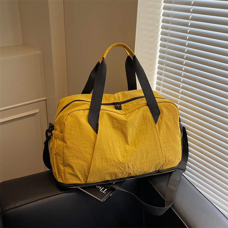 Large Capacity Travel Bag for Women - Stylish Lightweight Handbag, Maternity Tote, Sports Fitness & Versatile Luggage Bag Large Capacity Travel Bag for Women - Stylish Lightweight Handbag, Maternity Tote, Sports Fitness & Versatile Luggage Bag