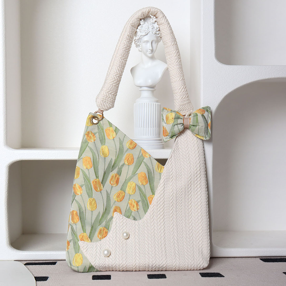 Large Capacity Tulip Cat Tote Bag - Cute Niche Design for Spring, Stylish Shoulder Crossbody Bag Large Capacity Tulip Cat Tote Bag - Cute Niche Design for Spring, Stylish Shoulder Crossbody Bag